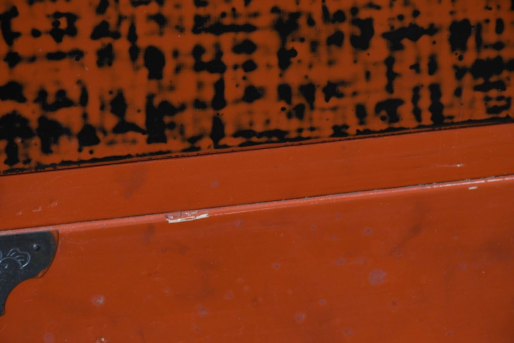 中古　美品　加茂桐箪笥　総漆塗り(朱塗り・根来風漆塗り)の雅な衣装箪笥　定価約150万円　(R-087242)