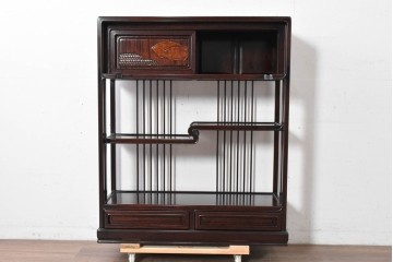 中古　美品　高級指物工芸家具　シタン材　漆塗り　軽やかな格子デザインと品のある佇まいの茶棚　定価約120万円　(R-087243)