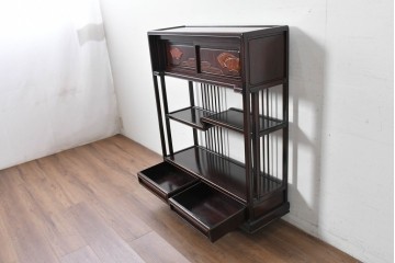 中古　美品　高級指物工芸家具　シタン材　漆塗り　軽やかな格子デザインと品のある佇まいの茶棚　定価約120万円　(R-087243)
