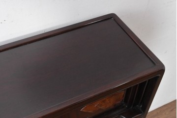 中古　美品　高級指物工芸家具　シタン材　漆塗り　軽やかな格子デザインと品のある佇まいの茶棚　定価約120万円　(R-087243)