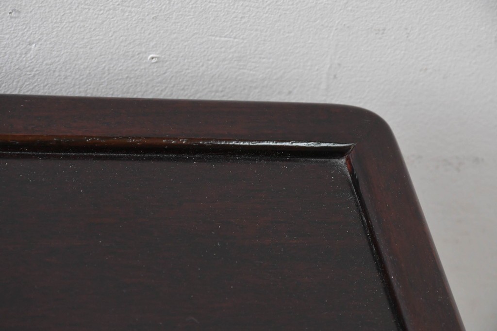 中古　美品　高級指物工芸家具　シタン材　漆塗り　軽やかな格子デザインと品のある佇まいの茶棚　定価約120万円　(R-087243)