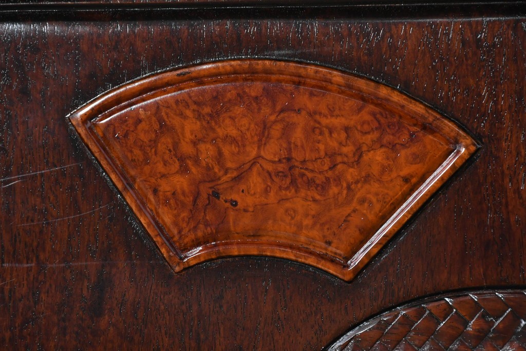 中古　美品　高級指物工芸家具　シタン材　漆塗り　軽やかな格子デザインと品のある佇まいの茶棚　定価約120万円　(R-087243)