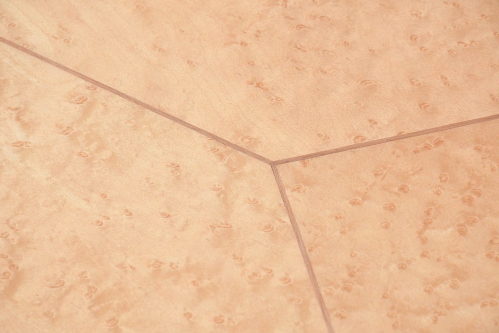 中古　SPLENDOR(スプレンダー)　バーズアイ　曲線脚と杢目の表情を楽しめる天板が魅力のなローテーブル　定価約20万円　(R-087244)