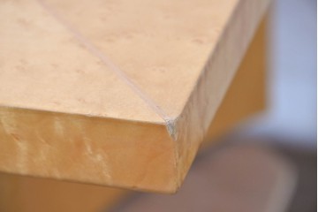 中古　SPLENDOR(スプレンダー)　バーズアイ　曲線脚と杢目の表情を楽しめる天板が魅力のなローテーブル　定価約20万円　(R-087244)