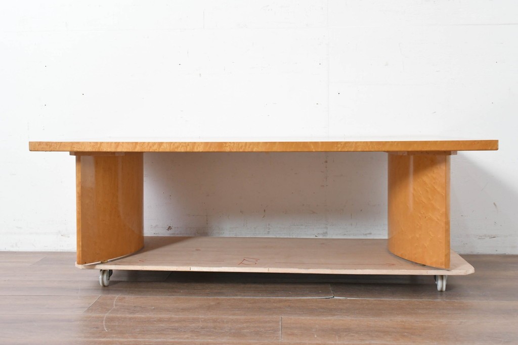 中古　SPLENDOR(スプレンダー)　バーズアイ　曲線脚と杢目の表情を楽しめる天板が魅力のなローテーブル　定価約20万円　(R-087244)