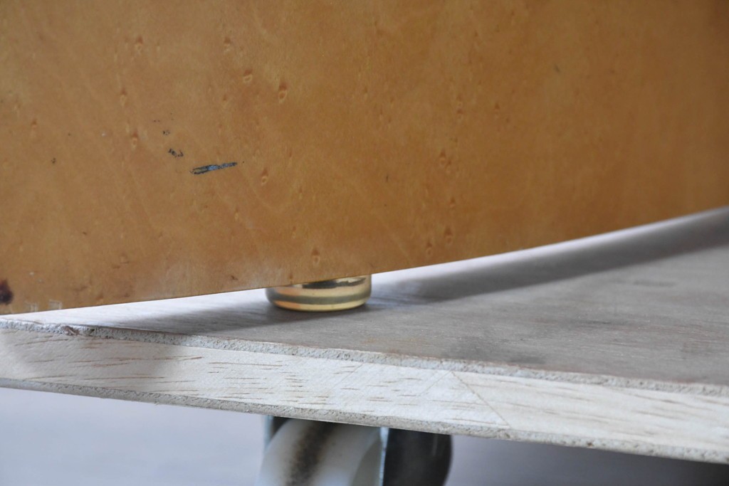 中古　SPLENDOR(スプレンダー)　バーズアイ　曲線脚と杢目の表情を楽しめる天板が魅力のなローテーブル　定価約20万円　(R-087244)