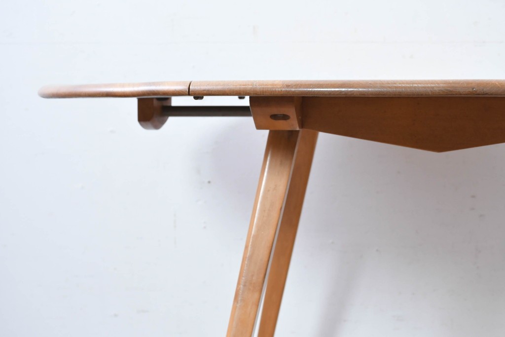 イギリスビンテージ　ERCOL(アーコール)　シンプルで扱いやすいドロップリーフテーブル　(R-087245)