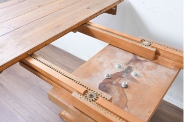 中古　アメリカ　ETHAN ALLEN(イーセンアーレン)　アメリカンカントリー　アンティーク調の素朴な風合いが魅力のエクステンションテーブル　(R-087247)