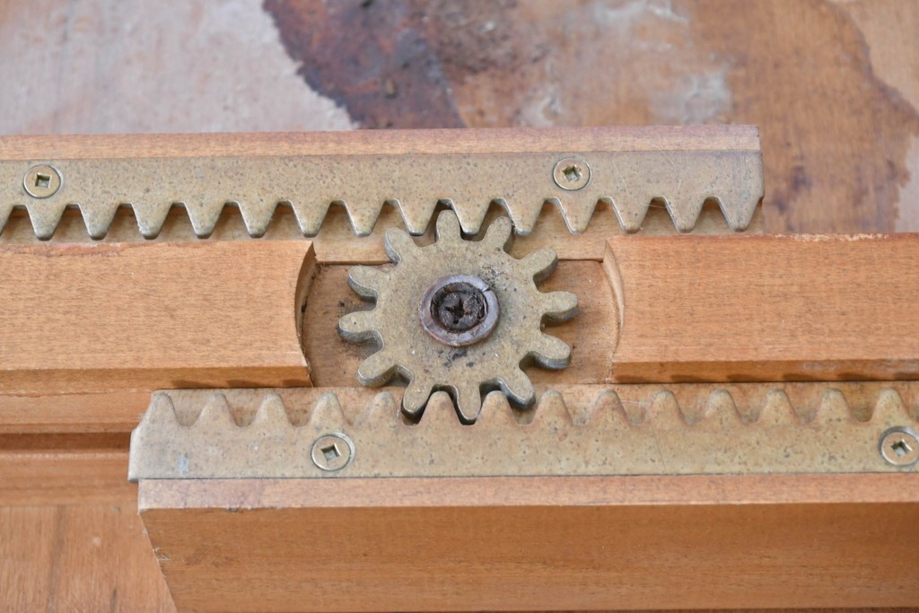 中古　アメリカ　ETHAN ALLEN(イーセンアーレン)　アメリカンカントリー　アンティーク調の素朴な風合いが魅力のエクステンションテーブル　(R-087247)