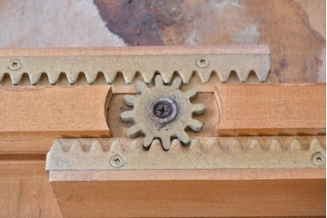 中古　アメリカ　ETHAN ALLEN(イーセンアーレン)　アメリカンカントリー　アンティーク調の素朴な風合いが魅力のエクステンションテーブル　(R-087247)