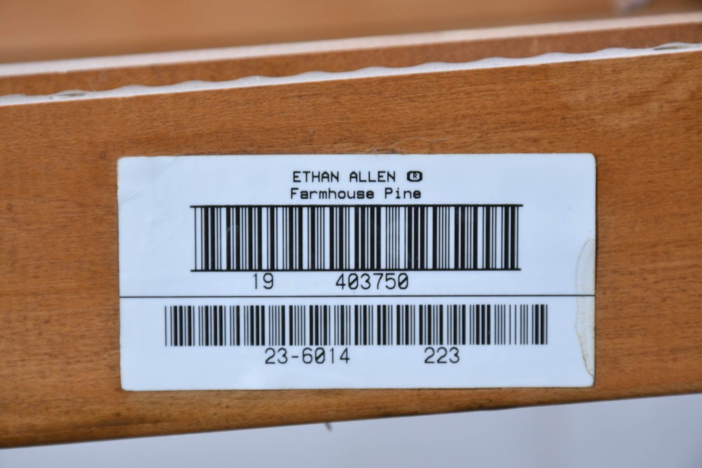 中古　アメリカ　ETHAN ALLEN(イーセンアーレン)　アメリカンカントリー　アンティーク調の素朴な風合いが魅力のエクステンションテーブル　(R-087247)