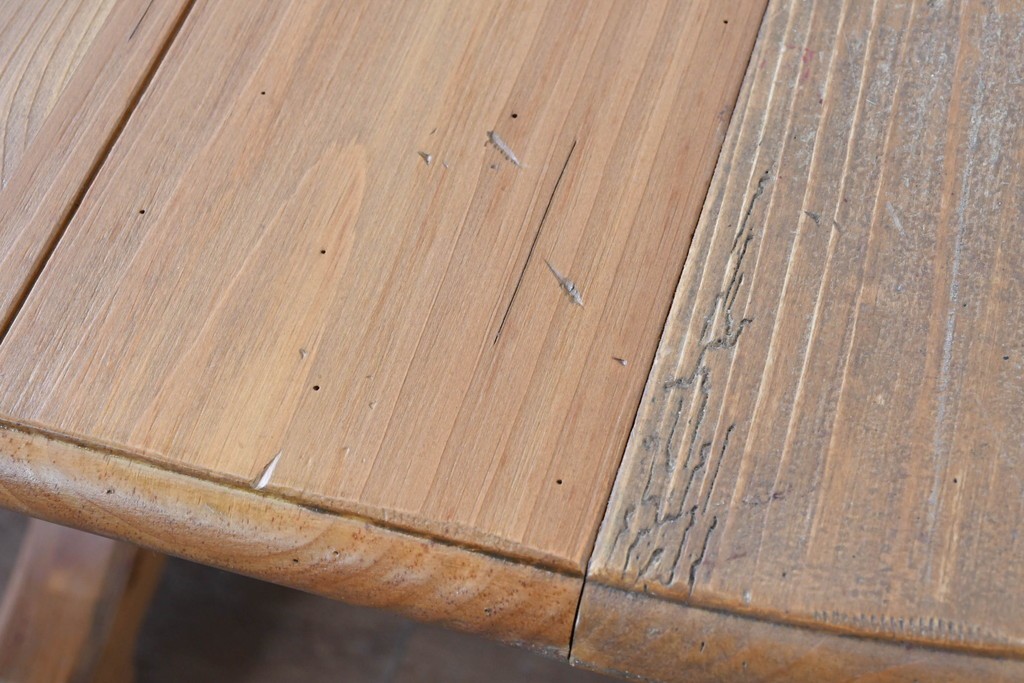 中古　アメリカ　ETHAN ALLEN(イーセンアーレン)　アメリカンカントリー　アンティーク調の素朴な風合いが魅力のエクステンションテーブル　(R-087247)