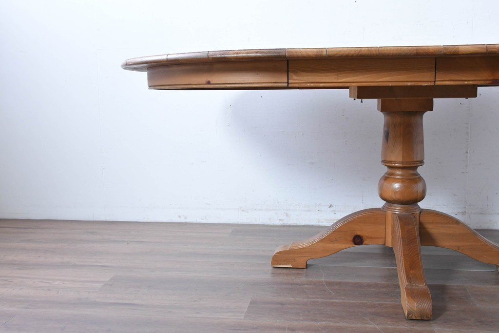 中古　アメリカ　ETHAN ALLEN(イーセンアーレン)　アメリカンカントリー　アンティーク調の素朴な風合いが魅力のエクステンションテーブル　(R-087247)