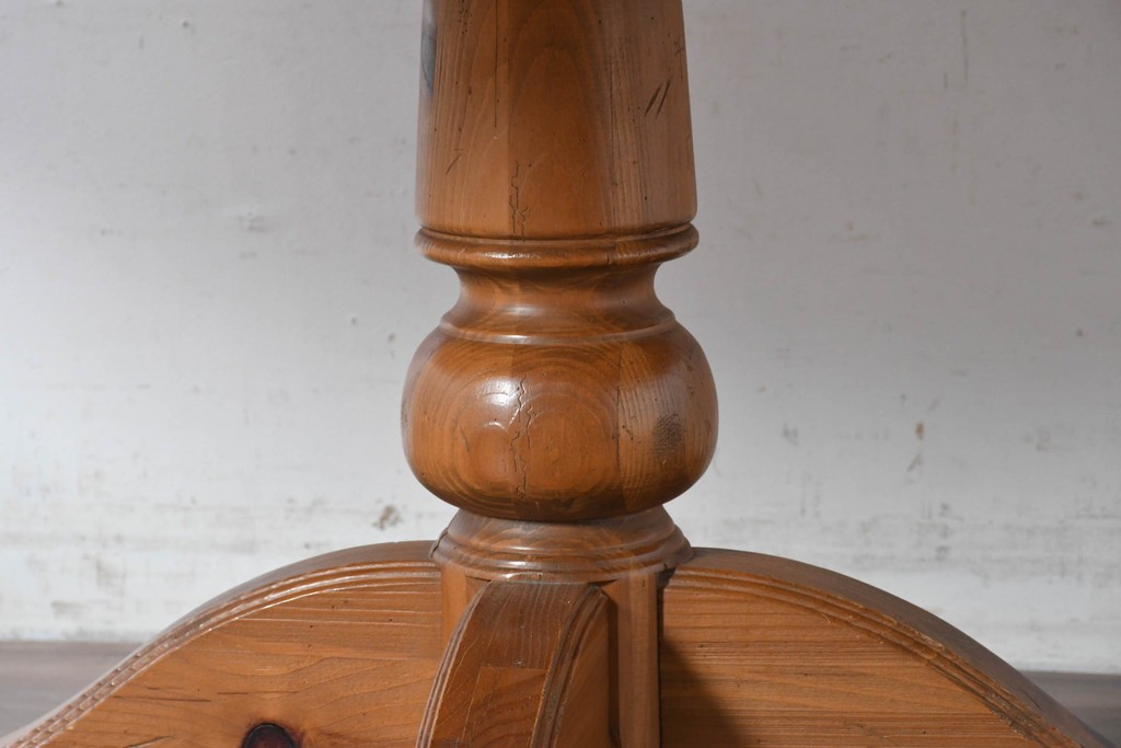 中古　アメリカ　ETHAN ALLEN(イーセンアーレン)　アメリカンカントリー　アンティーク調の素朴な風合いが魅力のエクステンションテーブル　(R-087247)