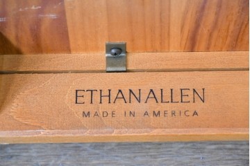 中古　アメリカ　ETHAN ALLEN(イーセンアーレン)　アメリカンカントリー　アンティーク調の素朴な風合いが魅力のエクステンションテーブル　(R-087247)