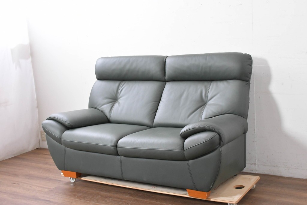 中古　FALIO JAPAN取扱い　ASE社　本革　ゆったりくつろげる2人掛けソファ　(R-087249)