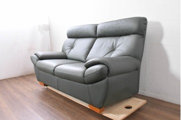 中古　FALIO JAPAN取扱い　ASE社　本革　ゆったりくつろげる2人掛けソファ　(R-087249)