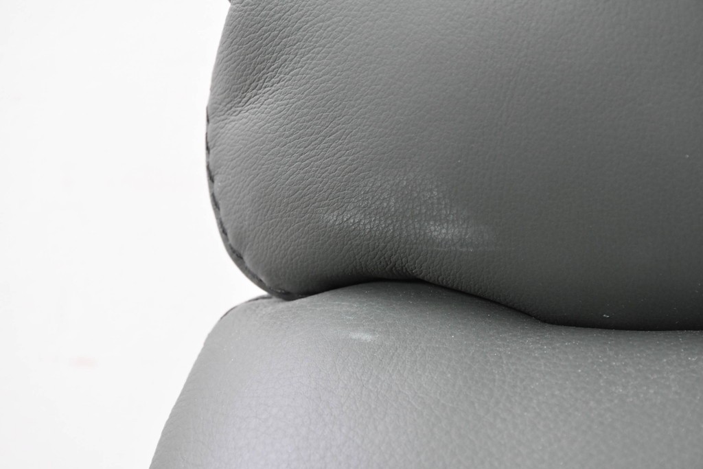 中古　FALIO JAPAN取扱い　ASE社　本革　ゆったりくつろげる2人掛けソファ　(R-087249)