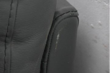 中古　FALIO JAPAN取扱い　ASE社　本革　ゆったりくつろげる2人掛けソファ　(R-087249)