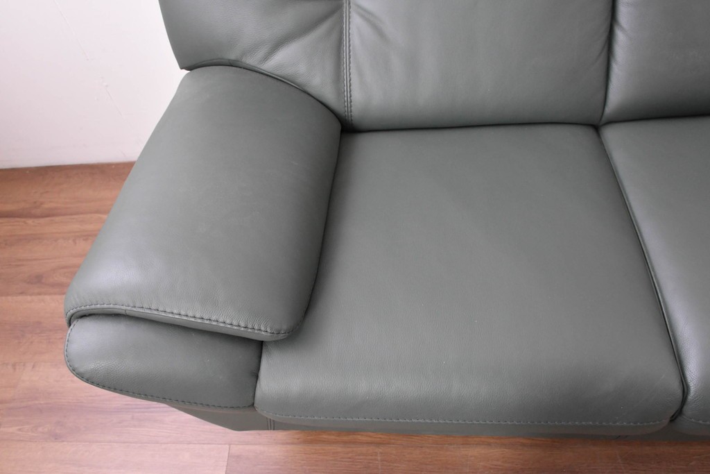 中古　FALIO JAPAN取扱い　ASE社　本革　ゆったりくつろげる2人掛けソファ　(R-087249)