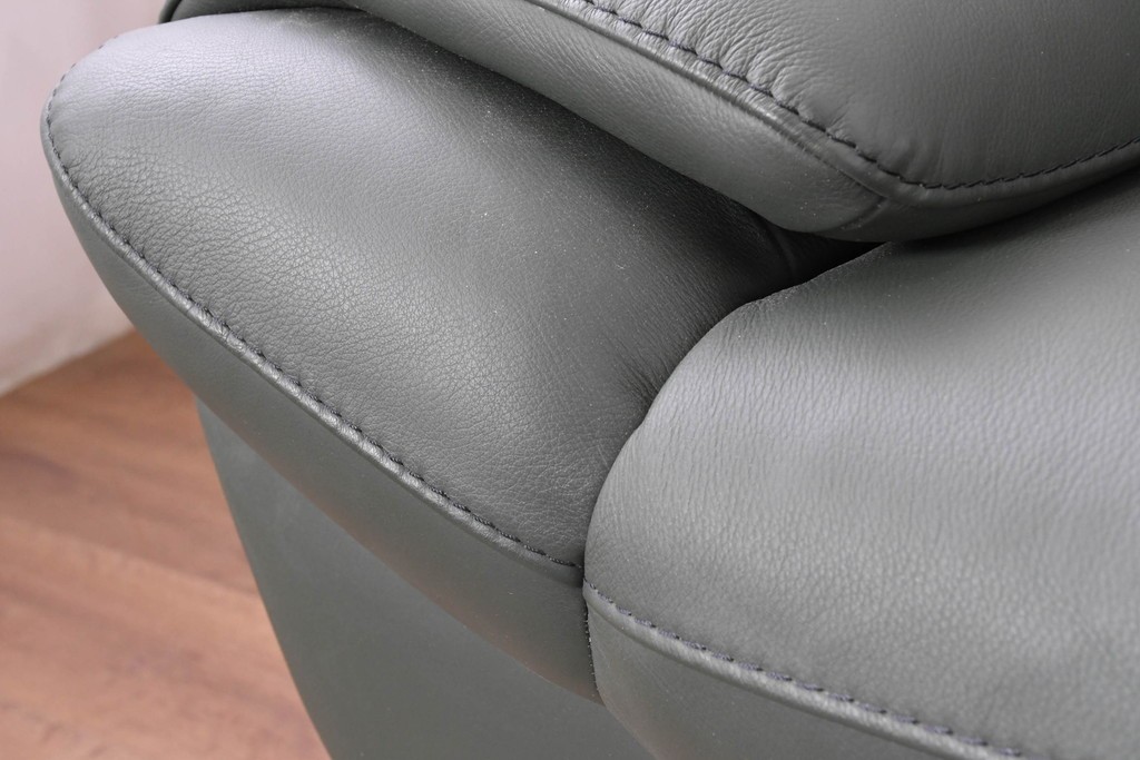 中古　FALIO JAPAN取扱い　ASE社　本革　ゆったりくつろげる2人掛けソファ　(R-087249)