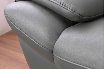 中古　FALIO JAPAN取扱い　ASE社　本革　ゆったりくつろげる2人掛けソファ　(R-087249)