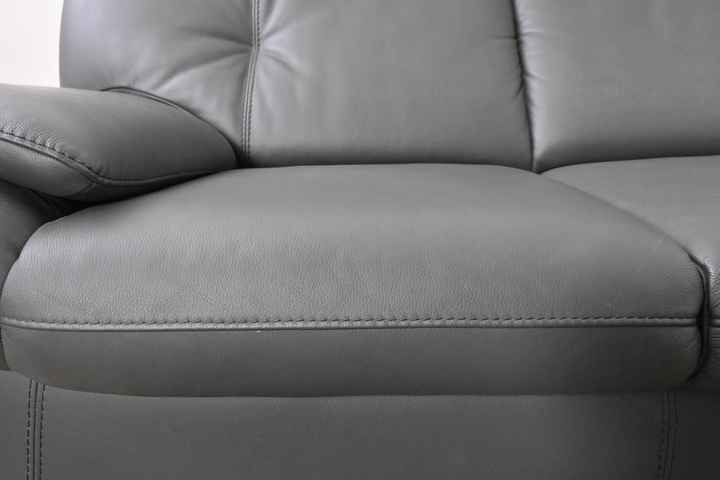 中古　FALIO JAPAN取扱い　ASE社　本革　ゆったりくつろげる2人掛けソファ　(R-087249)