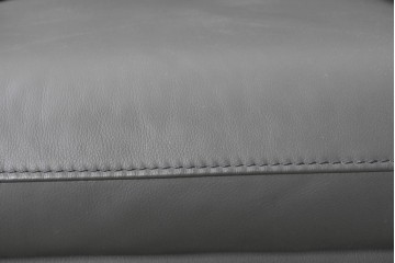 中古　FALIO JAPAN取扱い　ASE社　本革　ゆったりくつろげる2人掛けソファ　(R-087249)