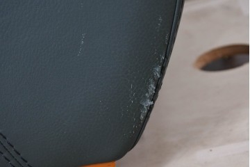 中古　FALIO JAPAN取扱い　ASE社　本革　ゆったりくつろげる2人掛けソファ　(R-087249)