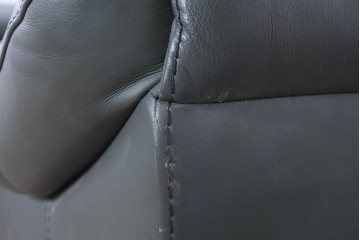 中古　FALIO JAPAN取扱い　ASE社　本革　ゆったりくつろげる2人掛けソファ　(R-087249)