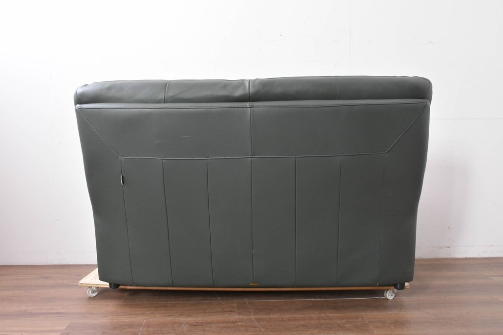 中古　FALIO JAPAN取扱い　ASE社　本革　ゆったりくつろげる2人掛けソファ　(R-087249)