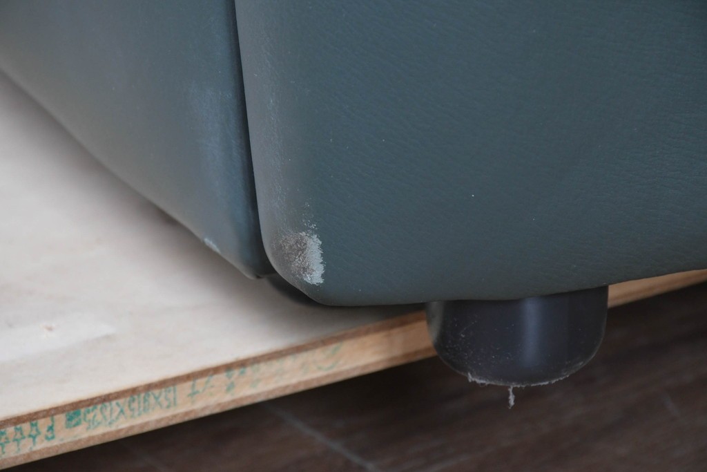 中古　FALIO JAPAN取扱い　ASE社　本革　ゆったりくつろげる2人掛けソファ　(R-087249)