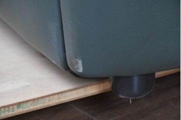 中古　FALIO JAPAN取扱い　ASE社　本革　ゆったりくつろげる2人掛けソファ　(R-087249)