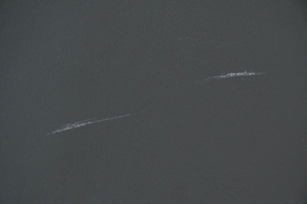 中古　FALIO JAPAN取扱い　ASE社　本革　ゆったりくつろげる2人掛けソファ　(R-087249)