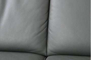 中古　FALIO JAPAN取扱い　ASE社　本革　ゆったりくつろげる2人掛けソファ　定価約29万円　(R-087250)