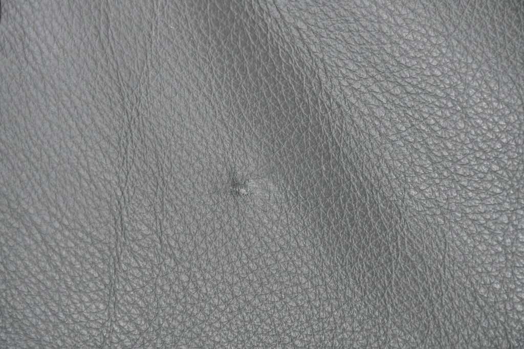 中古　FALIO JAPAN取扱い　ASE社　本革　ゆったりくつろげる2人掛けソファ　定価約29万円　(R-087250)