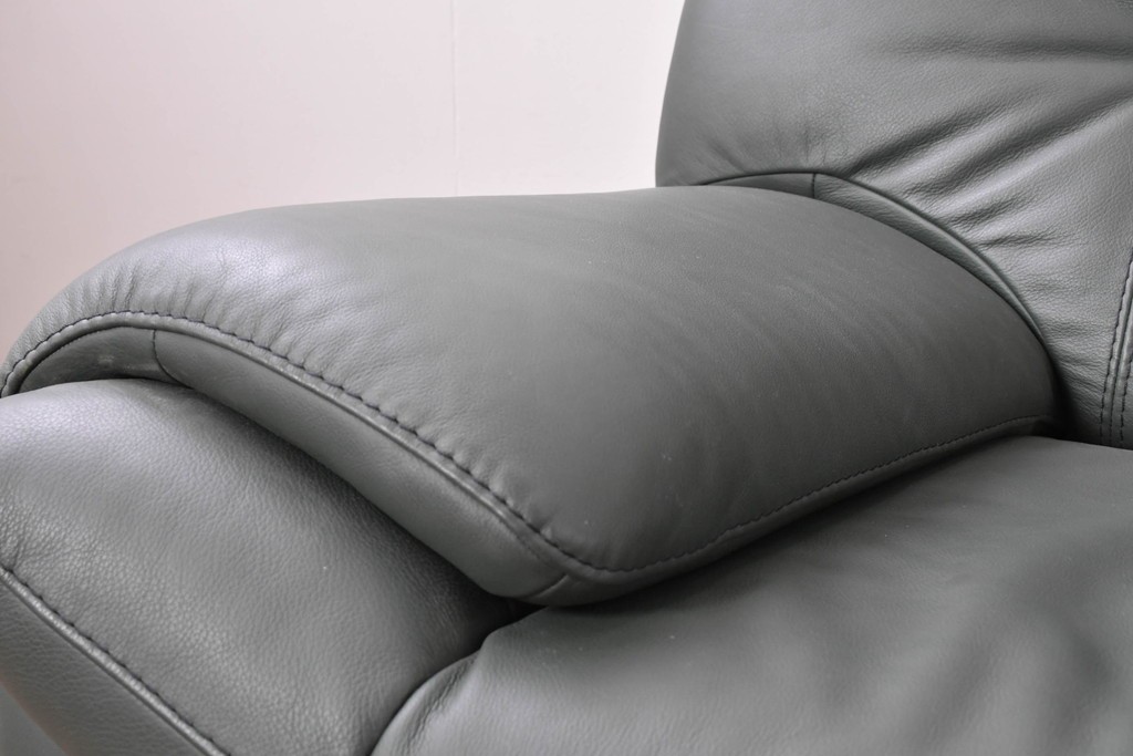 中古　FALIO JAPAN取扱い　ASE社　本革　ゆったりくつろげる2人掛けソファ　定価約29万円　(R-087250)