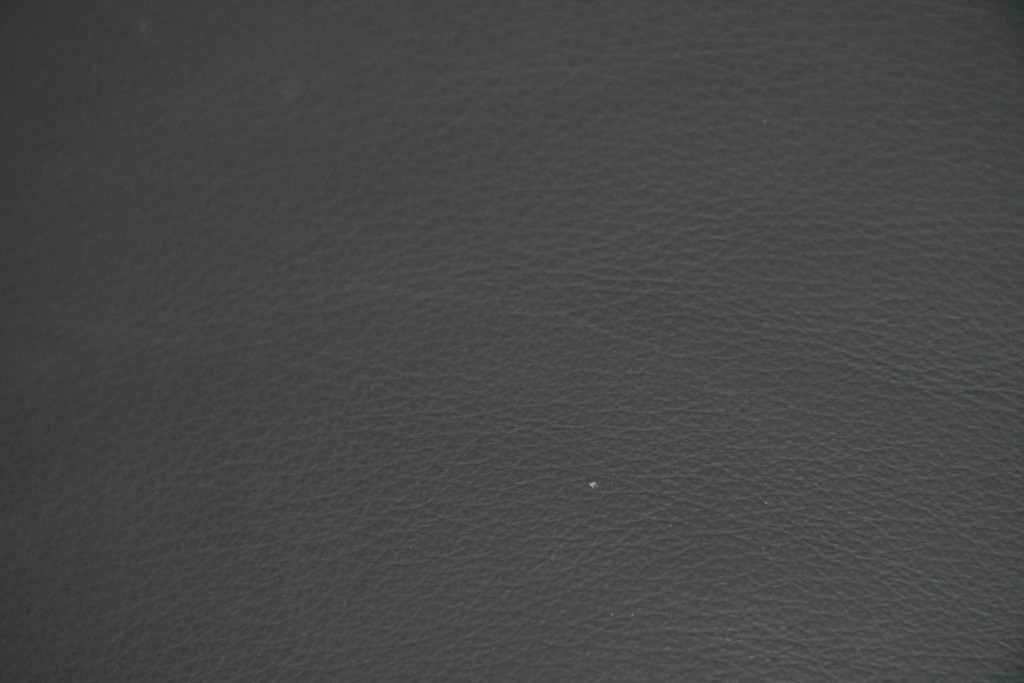 中古　FALIO JAPAN取扱い　ASE社　本革　ゆったりくつろげる2人掛けソファ　定価約29万円　(R-087250)