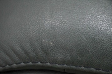 中古　FALIO JAPAN取扱い　ASE社　本革　ゆったりくつろげる2人掛けソファ　定価約29万円　(R-087250)