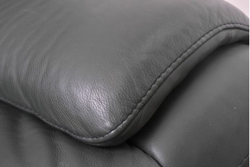 中古　FALIO JAPAN取扱い　ASE社　本革　ゆったりくつろげる2人掛けソファ　定価約29万円　(R-087250)