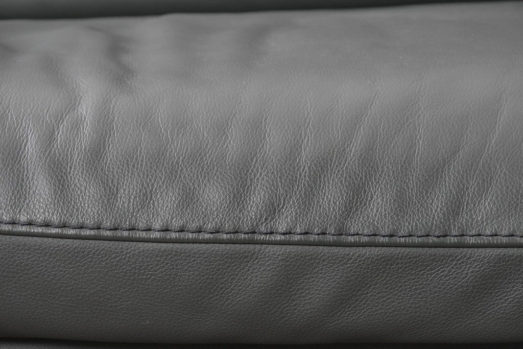 中古　FALIO JAPAN取扱い　ASE社　本革　ゆったりくつろげる2人掛けソファ　定価約29万円　(R-087250)