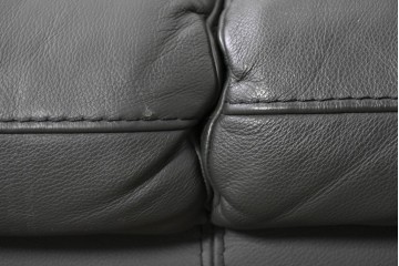 中古　FALIO JAPAN取扱い　ASE社　本革　ゆったりくつろげる2人掛けソファ　定価約29万円　(R-087250)