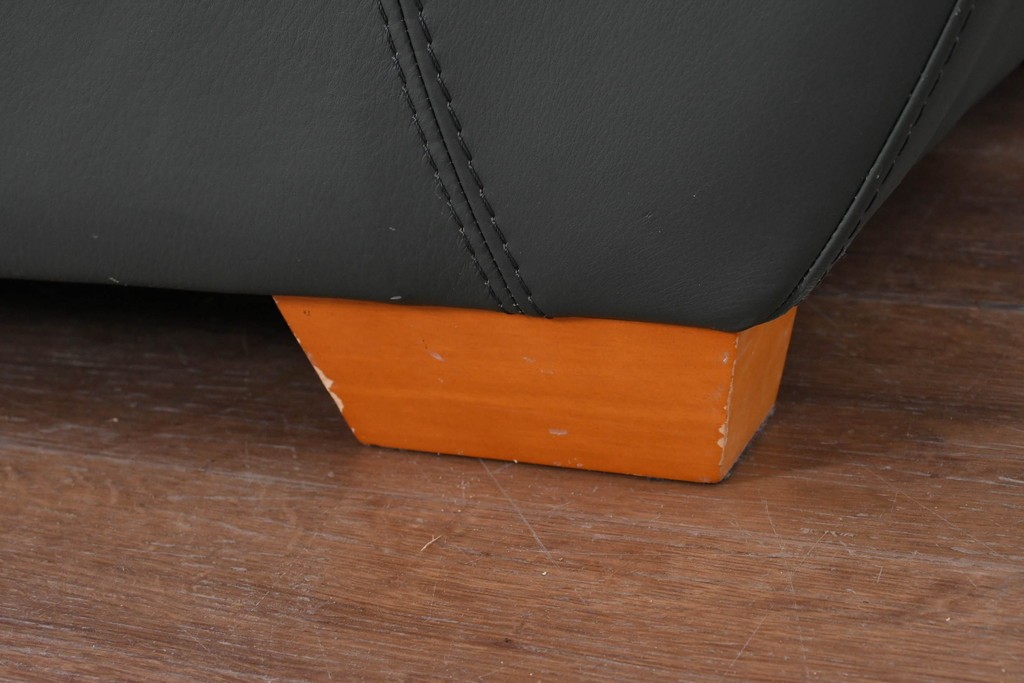 中古　FALIO JAPAN取扱い　ASE社　本革　ゆったりくつろげる2人掛けソファ　定価約29万円　(R-087250)