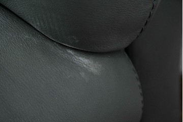 中古　FALIO JAPAN取扱い　ASE社　本革　ゆったりくつろげる2人掛けソファ　定価約29万円　(R-087250)