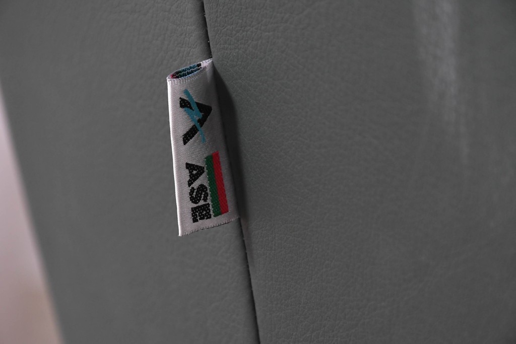 中古　FALIO JAPAN取扱い　ASE社　本革　ゆったりくつろげる2人掛けソファ　定価約29万円　(R-087250)