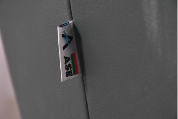 中古　FALIO JAPAN取扱い　ASE社　本革　ゆったりくつろげる2人掛けソファ　定価約29万円　(R-087250)