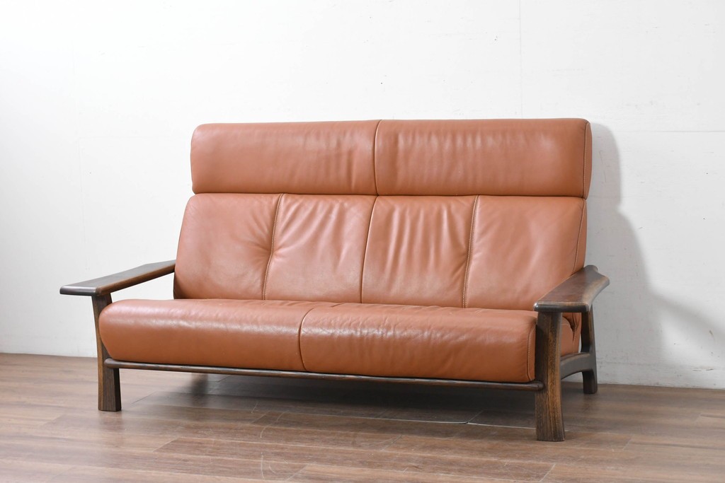 中古　国産職人手作り　アサヒ木工　本革(一部合皮)　木肘が印象的な2人掛けソファ　定価約24万円　(R-087253)
