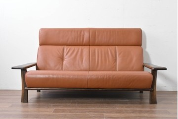中古　国産職人手作り　アサヒ木工　本革(一部合皮)　木肘が印象的な2人掛けソファ　定価約24万円　(R-087253)