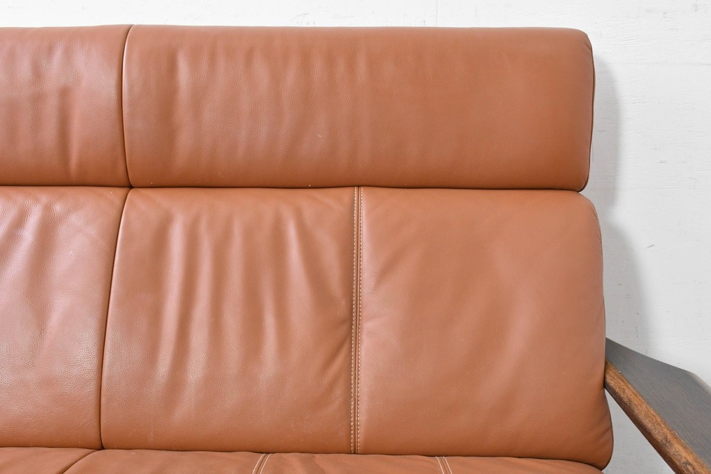 中古　国産職人手作り　アサヒ木工　本革(一部合皮)　木肘が印象的な2人掛けソファ　定価約24万円　(R-087253)