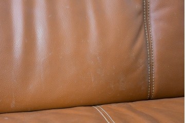 中古　国産職人手作り　アサヒ木工　本革(一部合皮)　木肘が印象的な2人掛けソファ　定価約24万円　(R-087253)